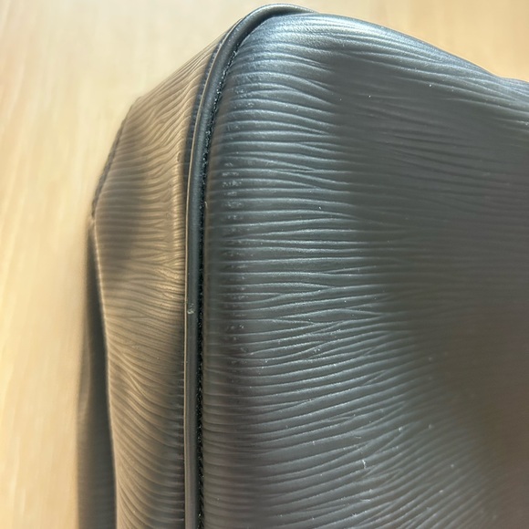 Louis Vuitton Black Epi Leather Passy GM - Picture 5 of 16